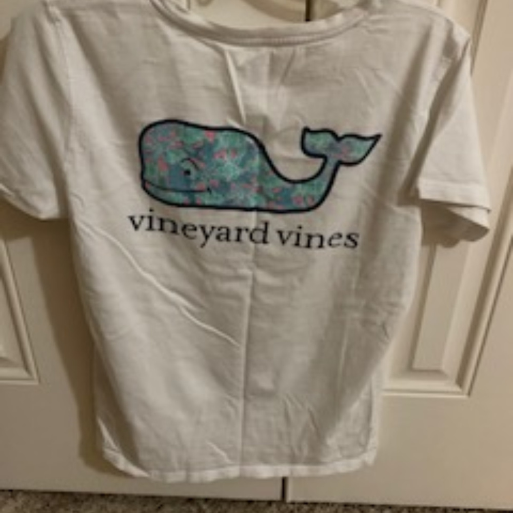 Vineyard Vines T-Shirt - Medium